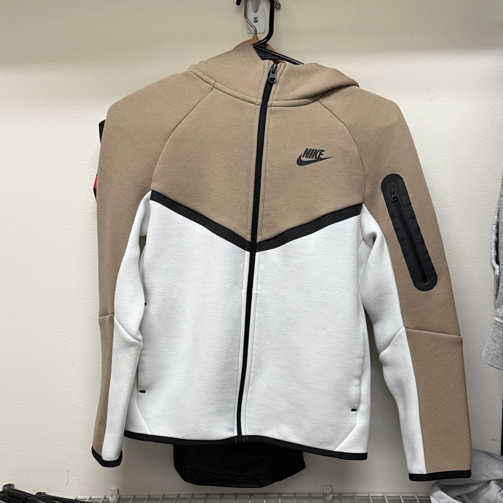 Nike tech boys Tan and White Performance Jacket